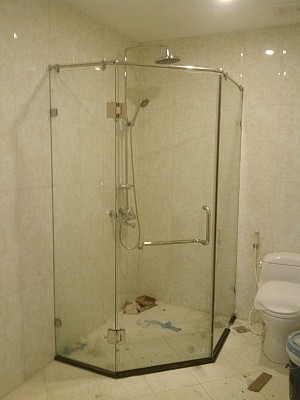 cabin 135 sử dụng 3 tấm kính cường lực